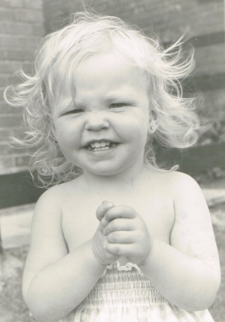 Amiee Johnstone 001~0
