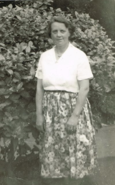Auntie Edie 001
