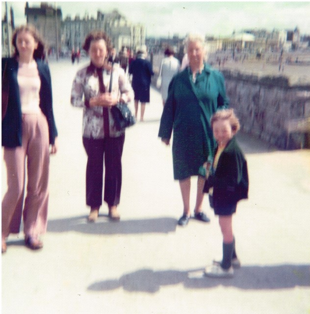 Blurred Pic Od Nan Mom Jackie And Dave 01
