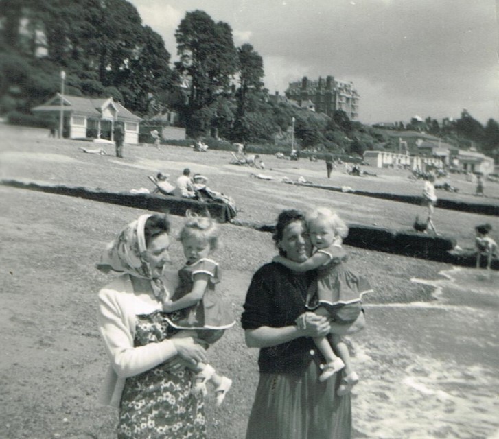 Mom And Aunty Doreen With Twins - Felixstowe
