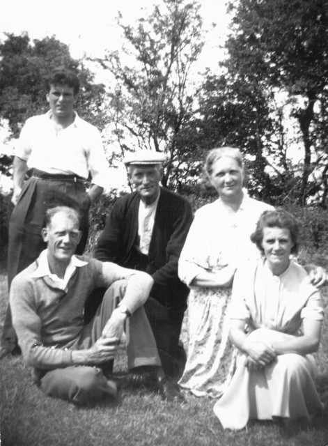 Nan and Grandad Les and Vi 001
