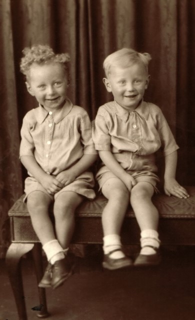Robert and Brian Adams 5B Stan and Edies Offspring5D 001
