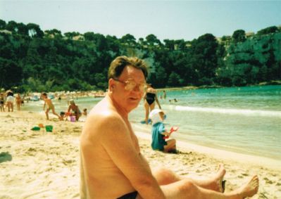 DAD ON HOLS 002
