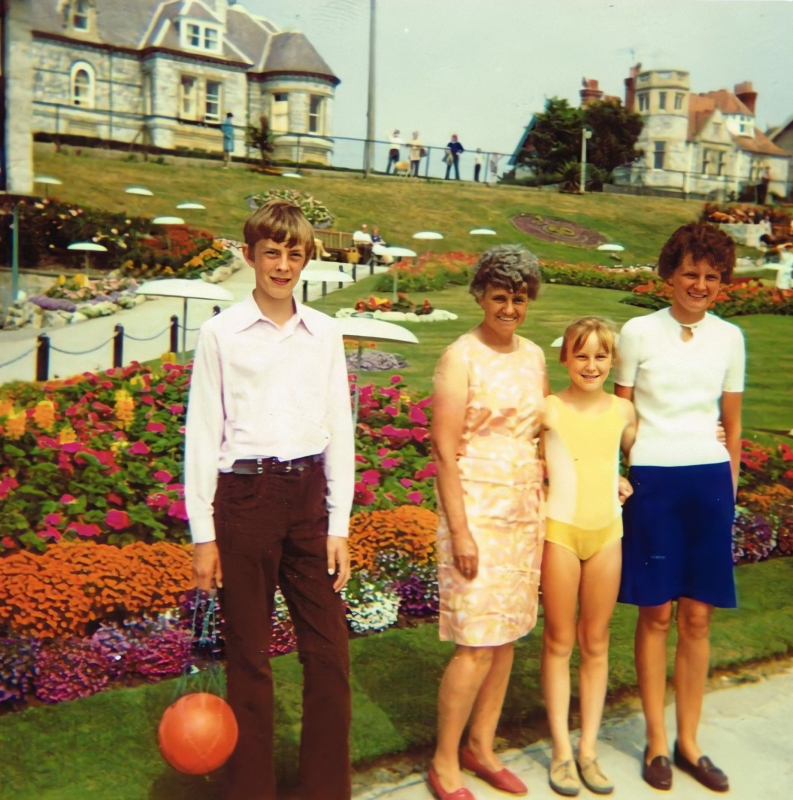 Violet Pat David and Susan-Enhanced
