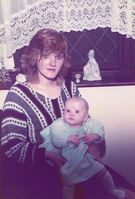 Lynne And Amiee 001
