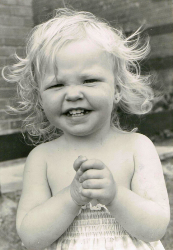 Amiee Johnstone 001-Enhanced
