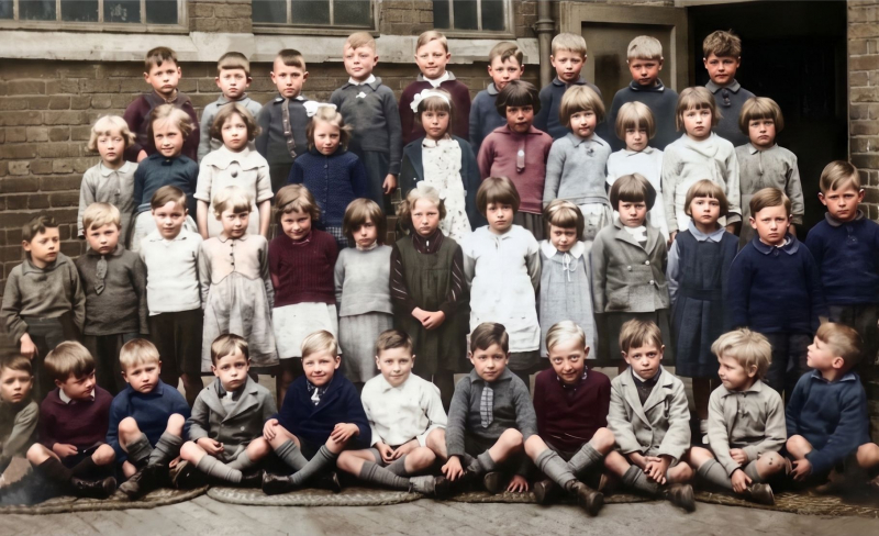 Pearl and Hazel Adams - Powke Lane School 1930s

