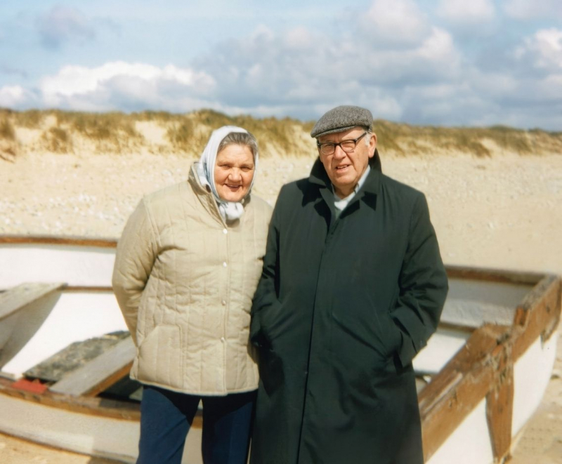 Uncle Cliff and Aunty Doreen Poole on Beach - 025
